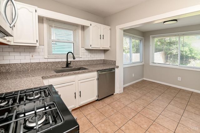 1946 Hewitt Avenue, Cincinnati, OH 45207