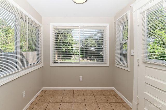 1946 Hewitt Avenue, Cincinnati, OH 45207