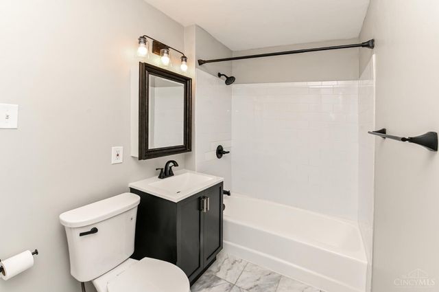 1946 Hewitt Avenue, Cincinnati, OH 45207