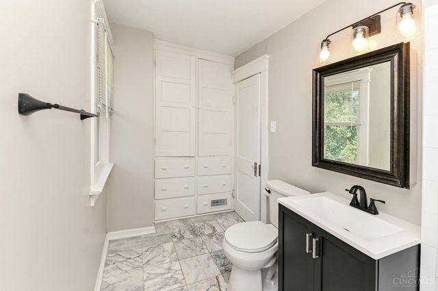 1946 Hewitt Avenue, Cincinnati, OH 45207