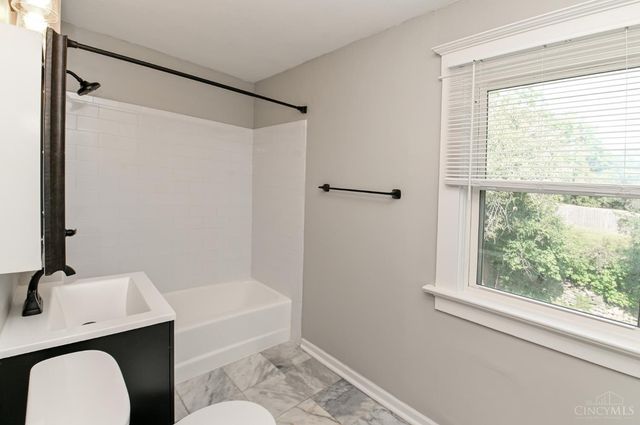 1946 Hewitt Avenue, Cincinnati, OH 45207