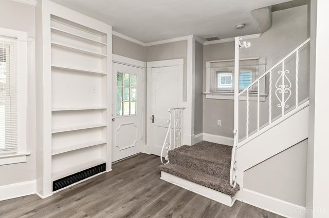 1946 Hewitt Avenue, Cincinnati, OH 45207