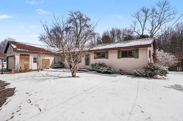 5686 Davis Road, Norton Shores City, MI 49441