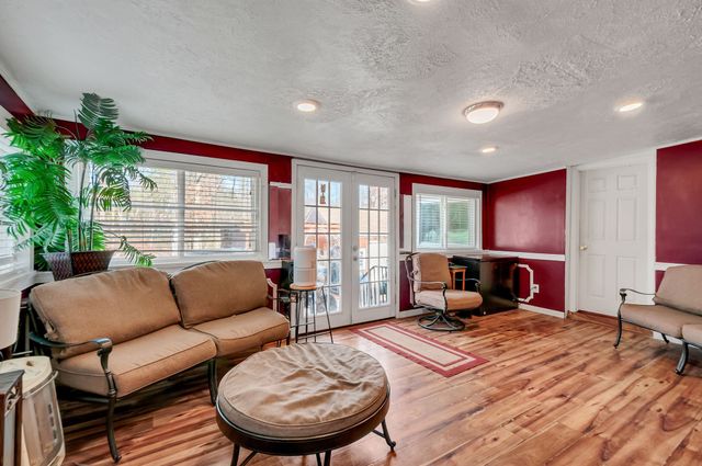 155 Ravenwood Cir, Dickson, TN 37055