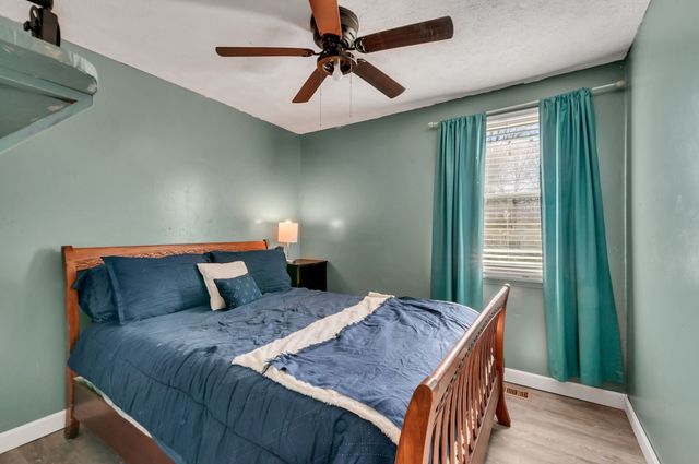 155 Ravenwood Cir, Dickson, TN 37055