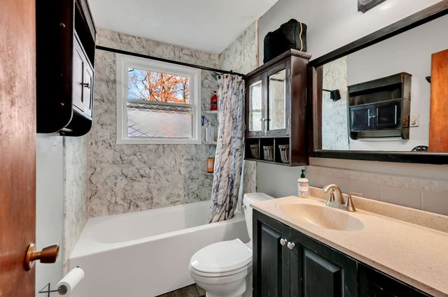 155 Ravenwood Cir, Dickson, TN 37055