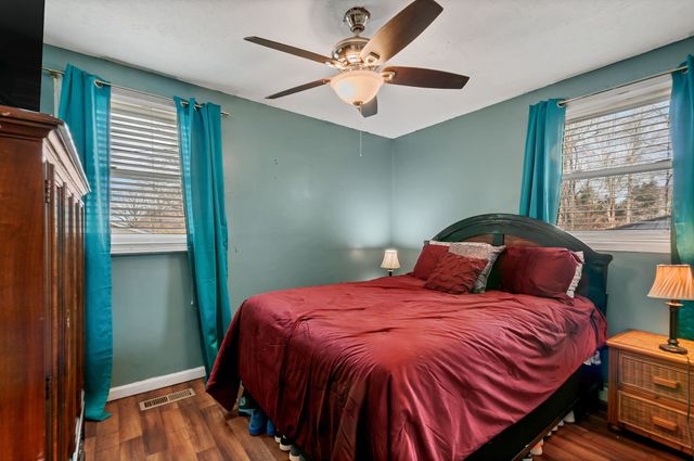 155 Ravenwood Cir, Dickson, TN 37055