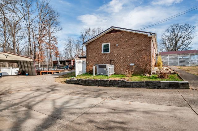 155 Ravenwood Cir, Dickson, TN 37055