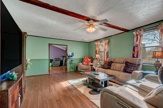 155 Ravenwood Cir, Dickson, TN 37055