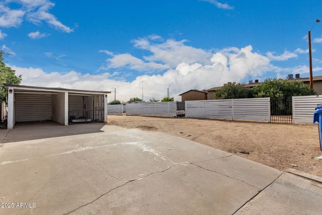 2421 W GLENROSA Avenue, Phoenix, AZ 85015