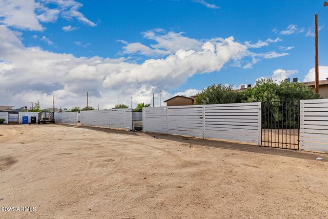 2421 W GLENROSA Avenue, Phoenix, AZ 85015