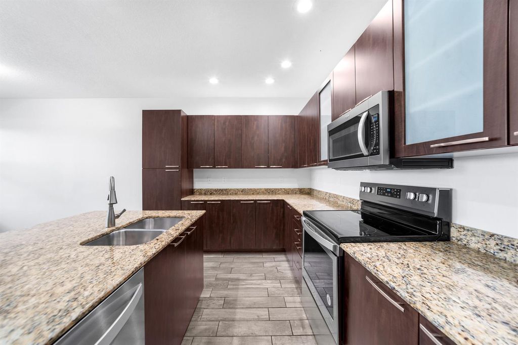 Image 12 of property listing at 1430 NW 48th Lane, Boca Raton, FL 33431