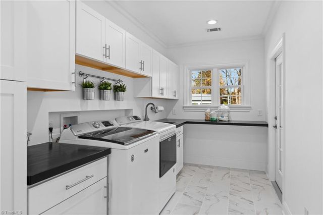 1815 Guilford College Road, Jamestown, NC 27282