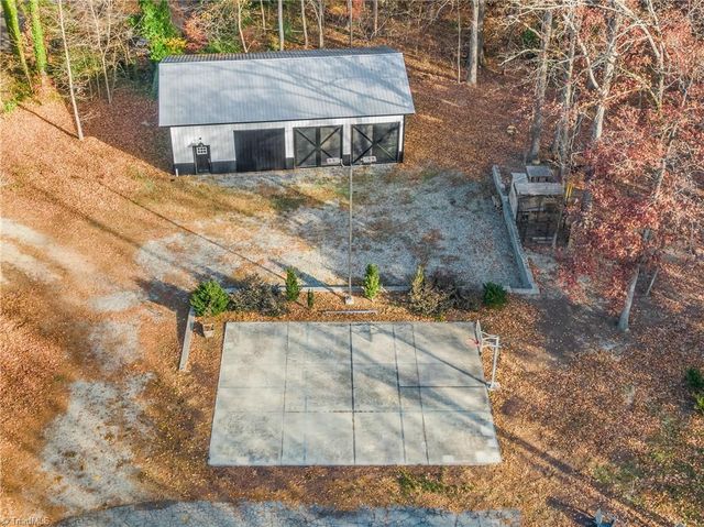 1815 Guilford College Road, Jamestown, NC 27282