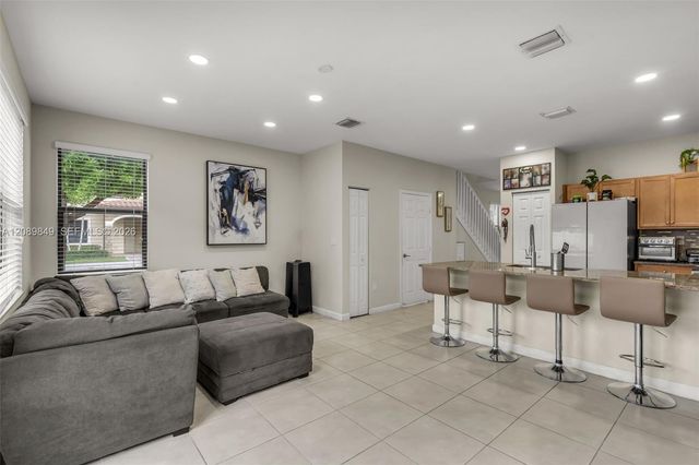 3305 W 93rd Place, Hialeah, FL 33018