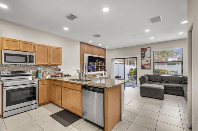 3305 W 93rd Place, Hialeah, FL 33018