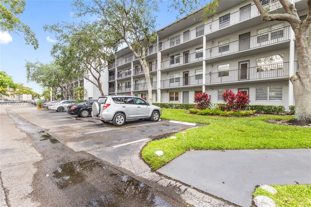 251 SW 132 Way 114H, Pembroke Pines, FL 33027