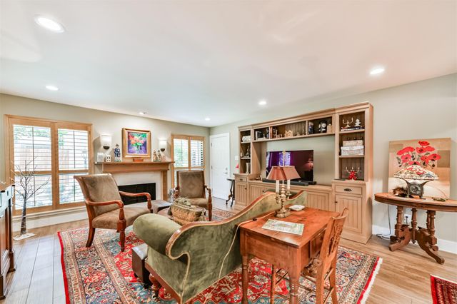 1201 Mcduffie Street 205, Houston, TX 77019