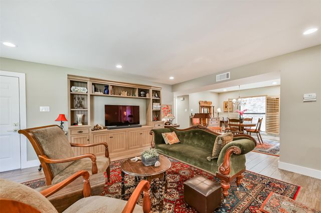 1201 Mcduffie Street 205, Houston, TX 77019