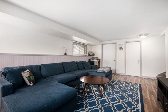 566 W Comstock Avenue, Elmhurst, IL 60126