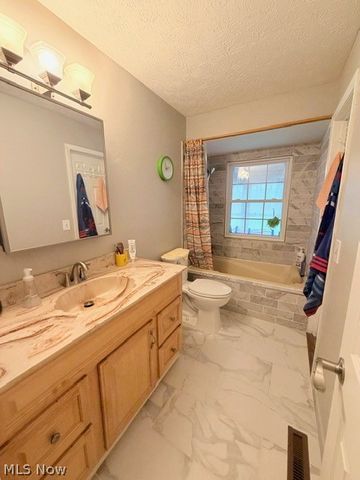 18221 Quinn Road, Chagrin Falls, OH 44023