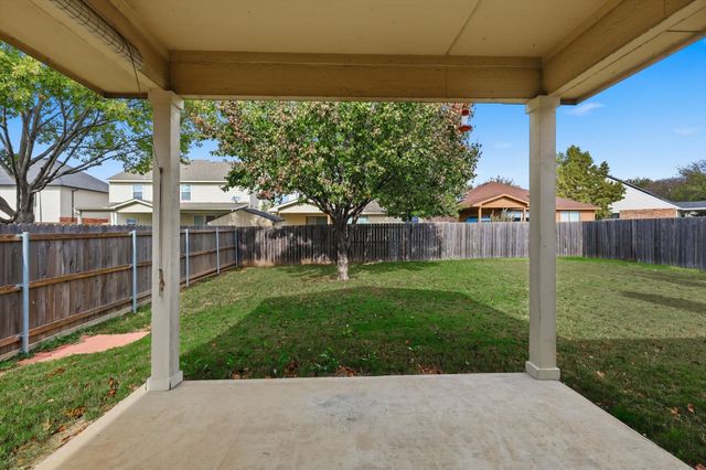 5609 Desert Willow Court, Fort Worth, TX 76137