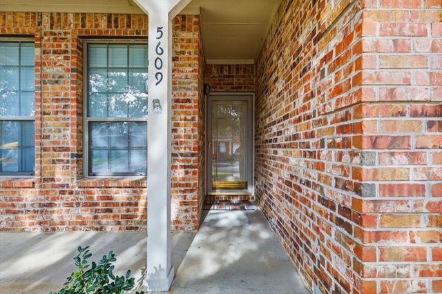 5609 Desert Willow Court, Fort Worth, TX 76137
