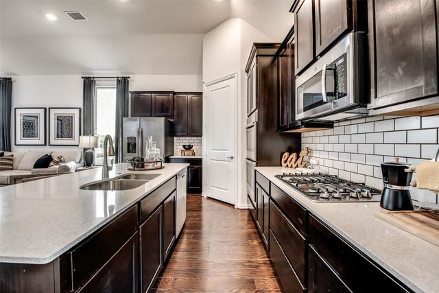 4798 Blackhawk Green Court, Arlington, TX 76005