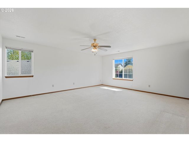 12205 Se MOUNTAIN SUN Dr, Clackamas, OR 97015