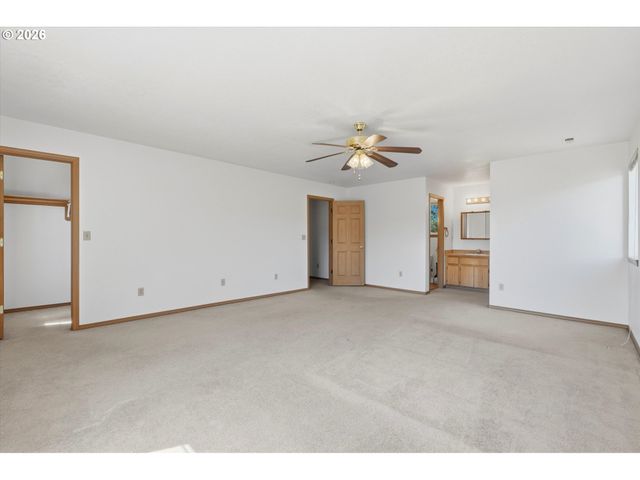 12205 Se MOUNTAIN SUN Dr, Clackamas, OR 97015