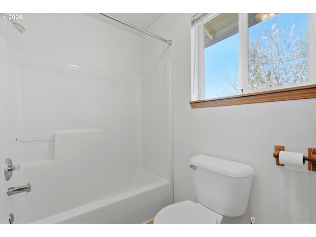 12205 Se MOUNTAIN SUN Dr, Clackamas, OR 97015