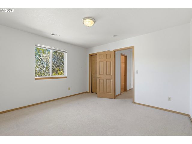 12205 Se MOUNTAIN SUN Dr, Clackamas, OR 97015