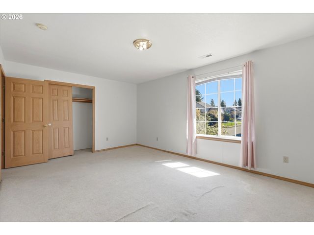 12205 Se MOUNTAIN SUN Dr, Clackamas, OR 97015