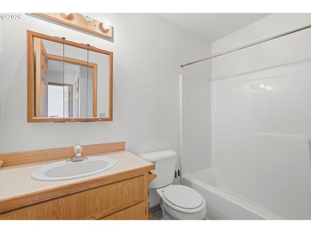 12205 Se MOUNTAIN SUN Dr, Clackamas, OR 97015