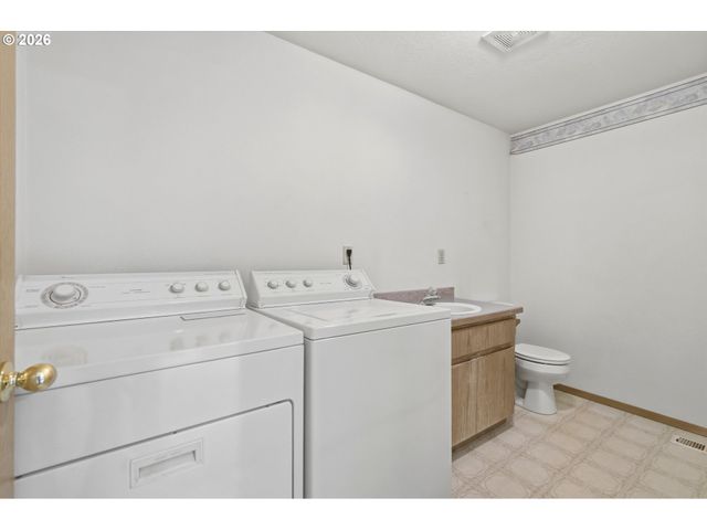 12205 Se MOUNTAIN SUN Dr, Clackamas, OR 97015