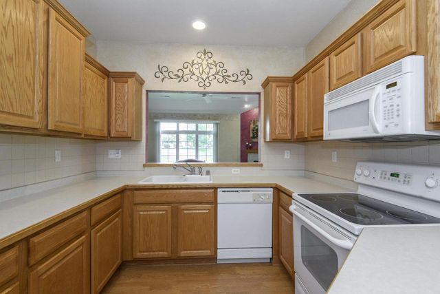 5394 S Butterfield WAY, Greenfield, WI 53221
