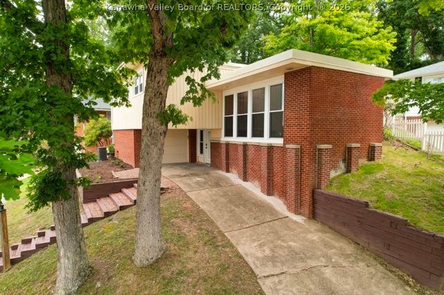 918 Churchill Circle, Charleston, WV 25314