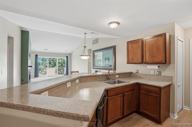 320 N Wixom Road 30, Wixom, MI 48393