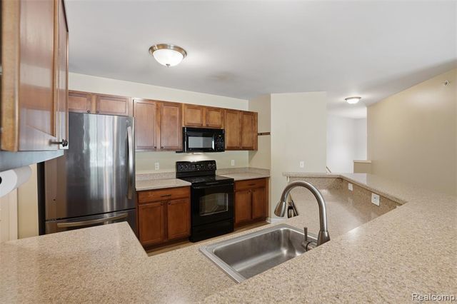 320 N Wixom Road 30, Wixom, MI 48393