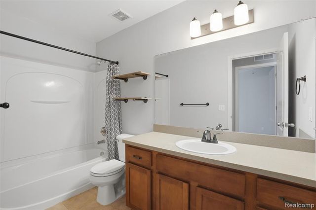 320 N Wixom Road 30, Wixom, MI 48393