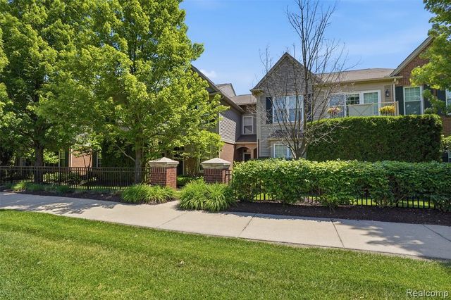 320 N Wixom Road 30, Wixom, MI 48393