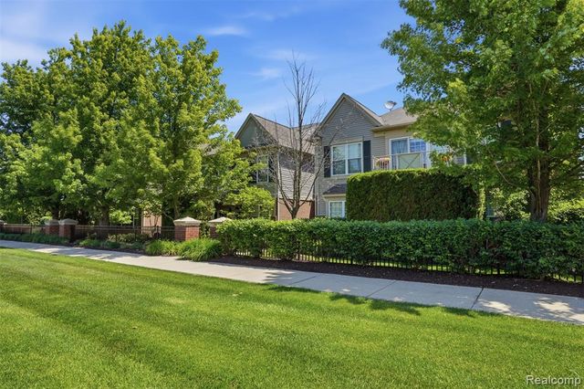 320 N Wixom Road 30, Wixom, MI 48393