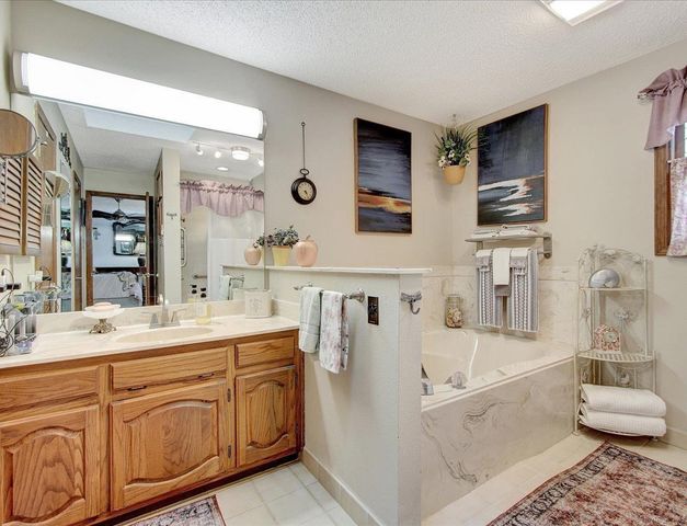 1 Montserrat, Hot Springs Village, AR 71909