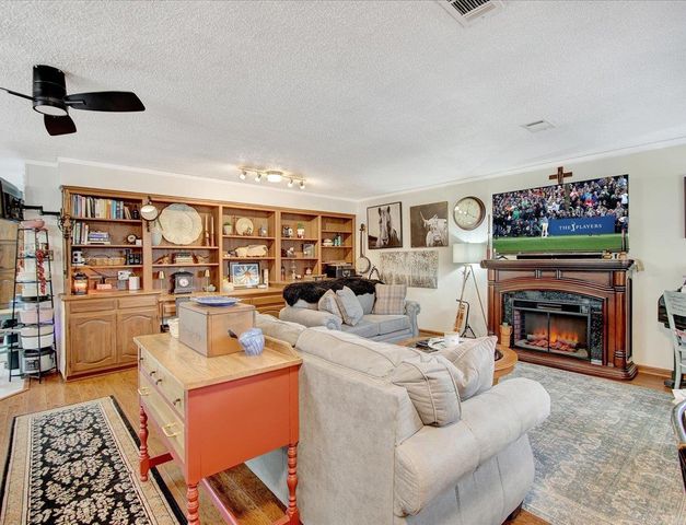 1 Montserrat, Hot Springs Village, AR 71909