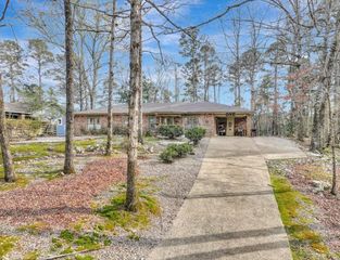 1 Montserrat, Hot Springs Village, AR 71909