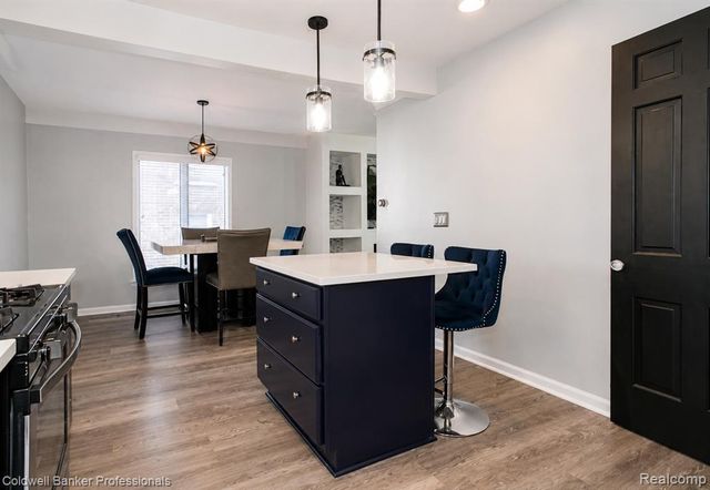 1168 N Vernier Road, Grosse Pointe, MI 48236