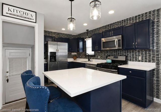 1168 N Vernier Road, Grosse Pointe, MI 48236