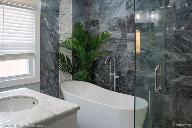 1168 N Vernier Road, Grosse Pointe, MI 48236