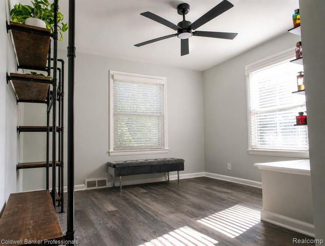 1168 N Vernier Road, Grosse Pointe, MI 48236