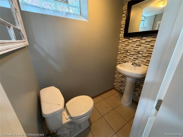 1168 N Vernier Road, Grosse Pointe, MI 48236